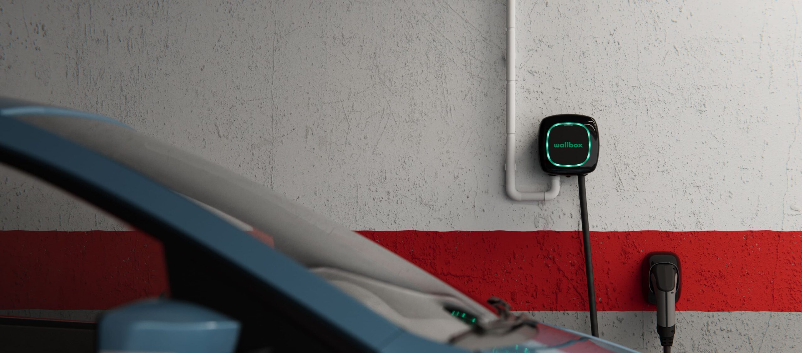 Cargador wallbox con vehículo eléctrico